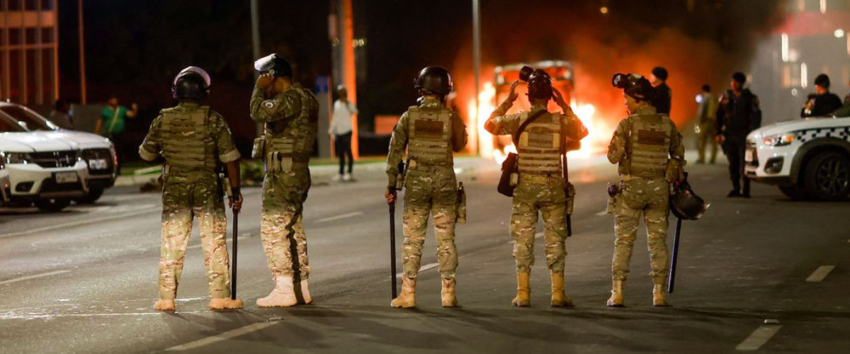 A ocorrência foi registrada na 20ª Delegacia de Polícia, que vai apurar a procedência dos explosivos. | Foto: Reuters