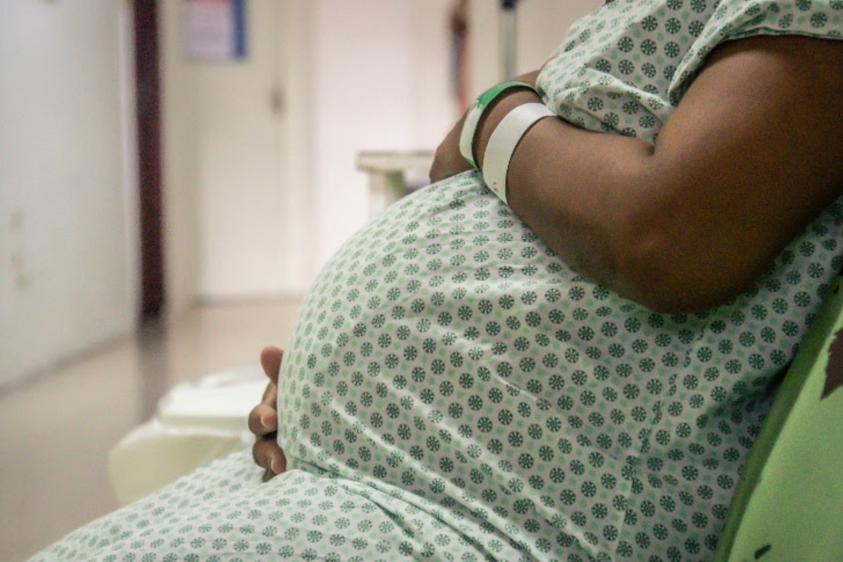 Infecção ocorre durante a gestação, o parto ou a amamentação. | Foto: Reprodução