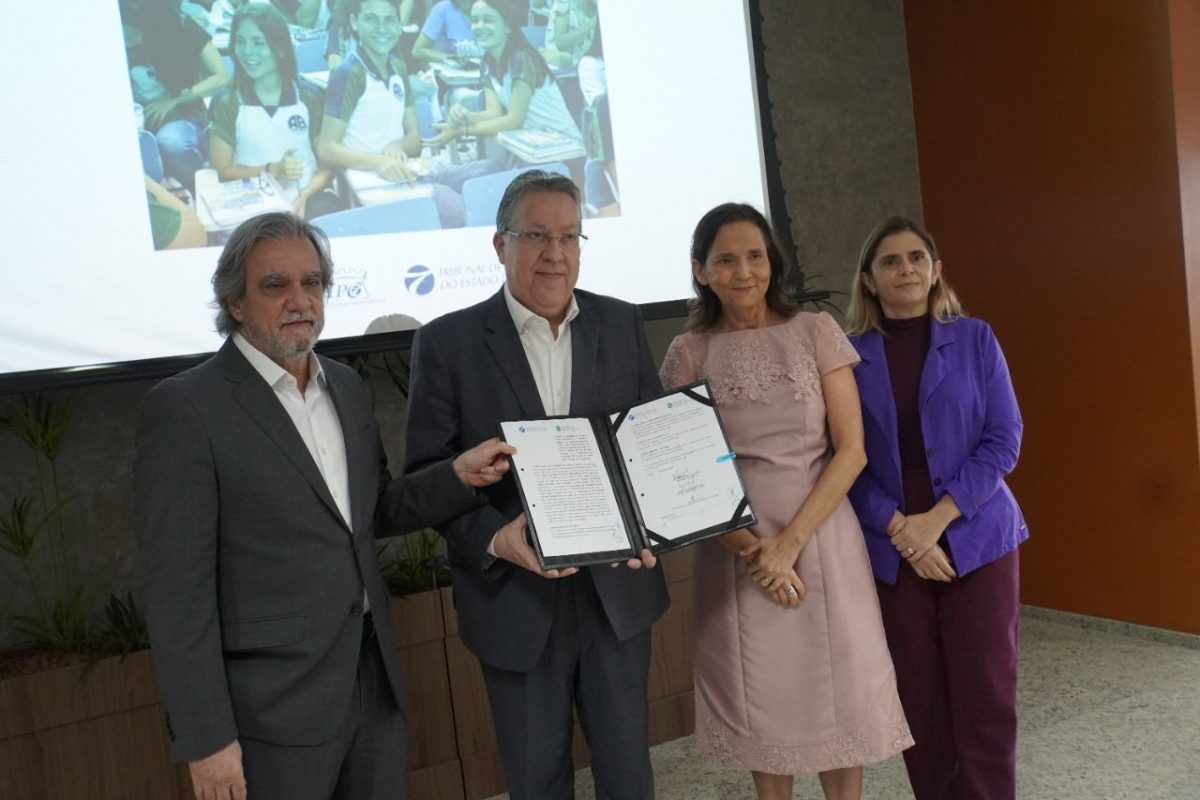 Pioneirismo: TCE Ceará e Seduc assinam Acordo para inclusão de disciplina sobre controle social no ensino médio do Estado