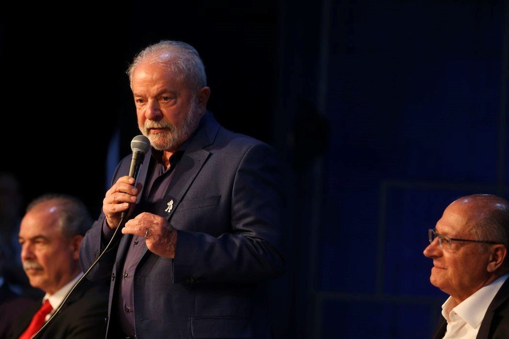 Política: Lula confirma Aloizio Mercadante como presidente BNDES