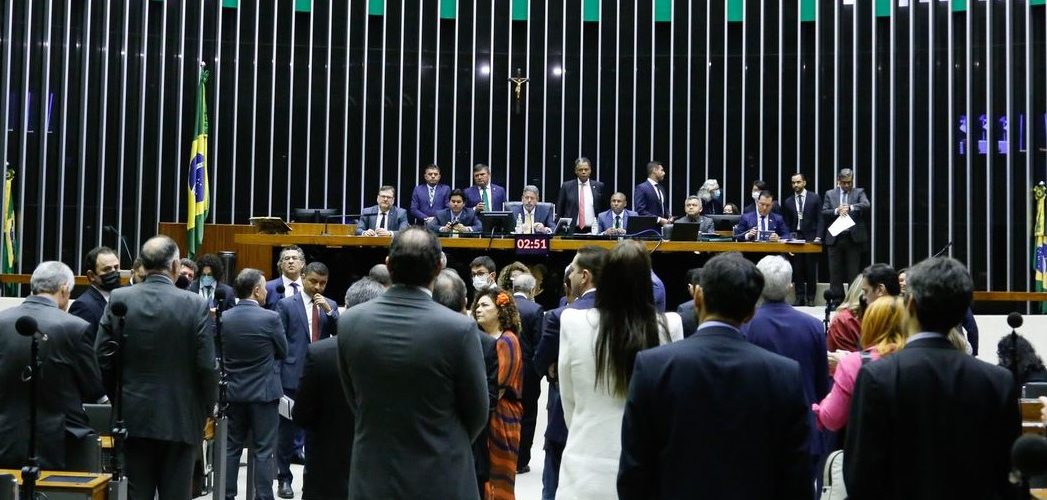 Política: Câmara aprova PL que amplia gastos com publicidade de empresa pública