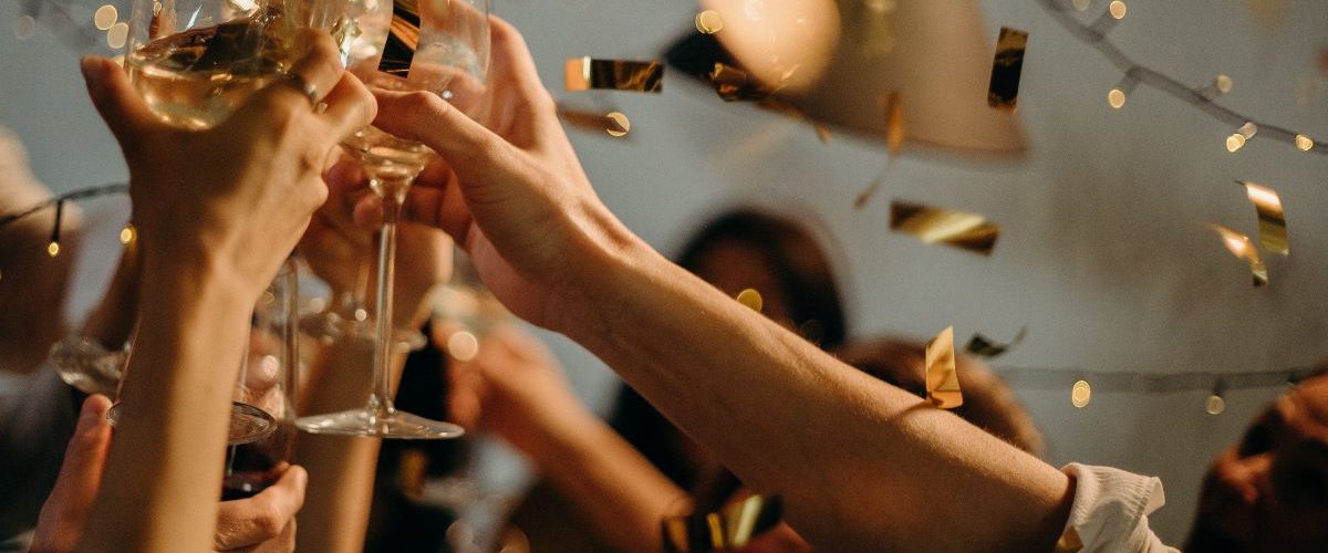 Champanhe ou vinho espumante? Sommelier explica a diferença entre as duas opções para o Réveillon
