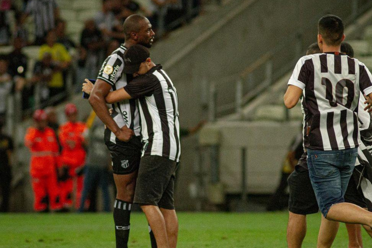 Zagueiro vai para a sua 7ª temporada com a camisa alvinegra. | Foto: João Moura