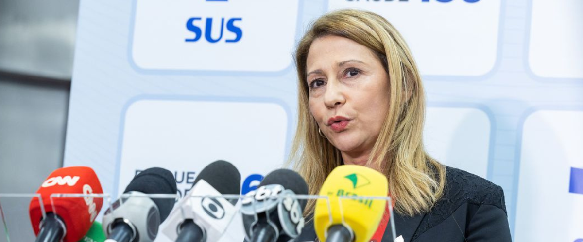 secretária de Vigilância em Saúde e Ambiente do Ministério da Saúde, Ethel Maciel. Afirmou que o governo negocia a antecipação de remessas previstas para o fim de janeiro. | Foto: Walterson Rosa