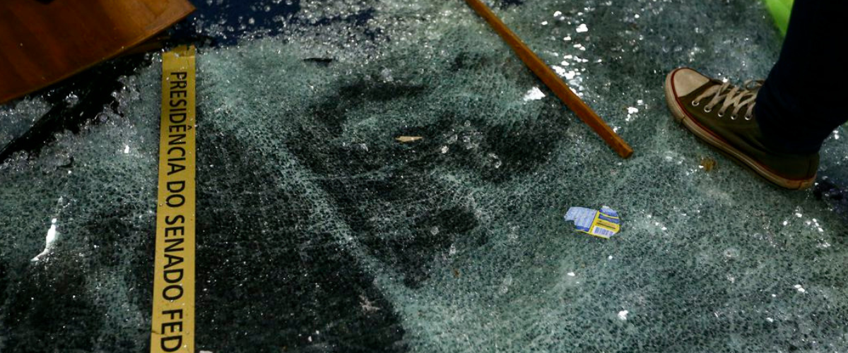 Segundo especialistas ligados ao Palácio do Planalto, a recuperação da maioria das obras é possível, mas existem casos em que a restauração será muito difícil.| Foto: Marcelo Camargo