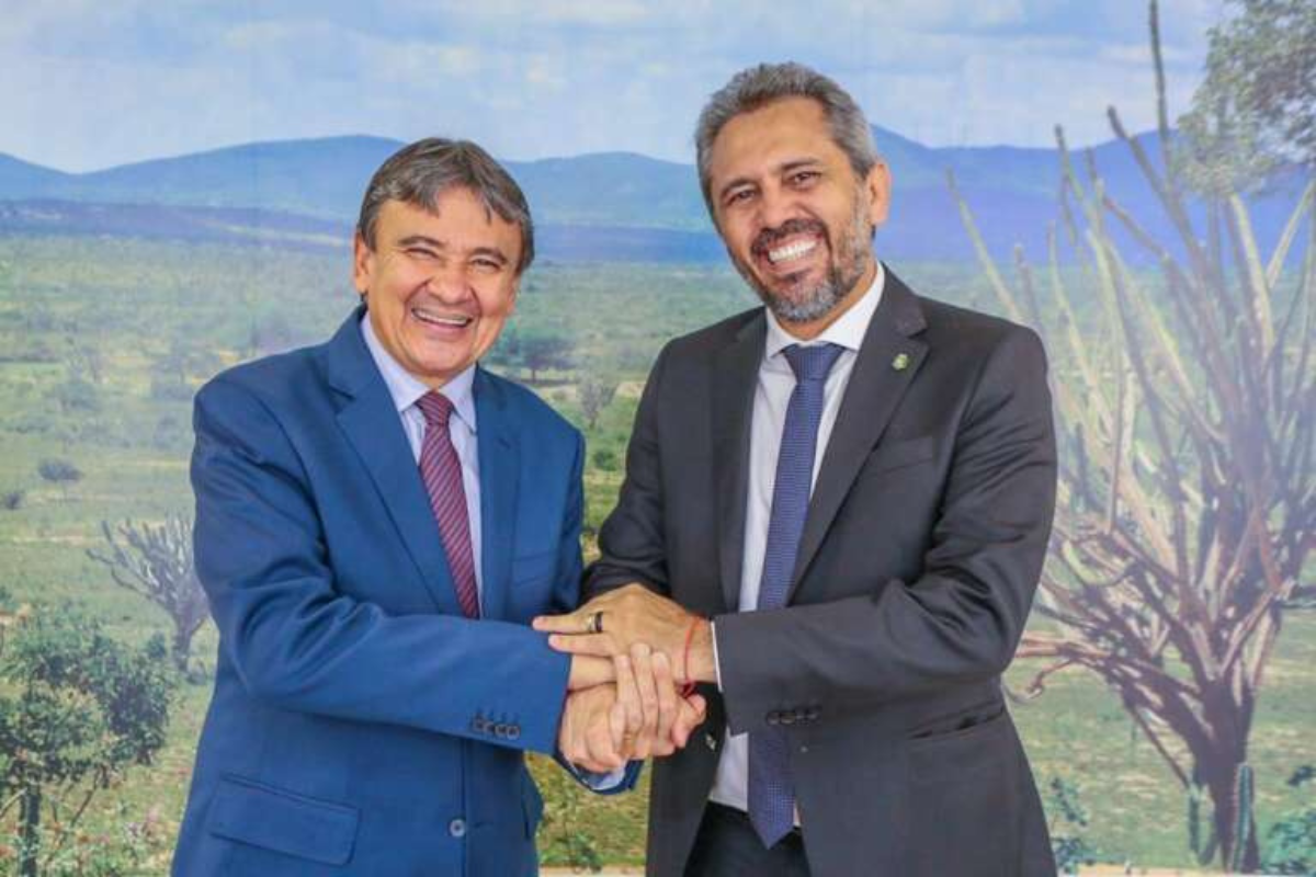 Elmano de Freitas e Wellington Dias se reuniram nesta terça-feira (10/01), em Brasília. Ministro disse que pretende conhecer de perto o programa Mais Infância Ceará. | Foto: Roberta Aline/ MDS