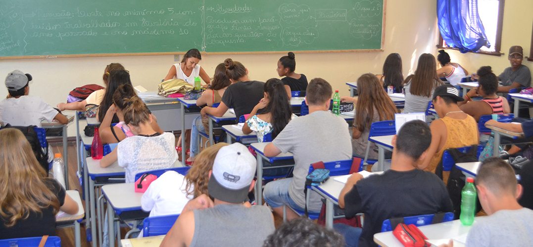 Educação: Piso nacional dos professores sobe para R$ 4.420,55