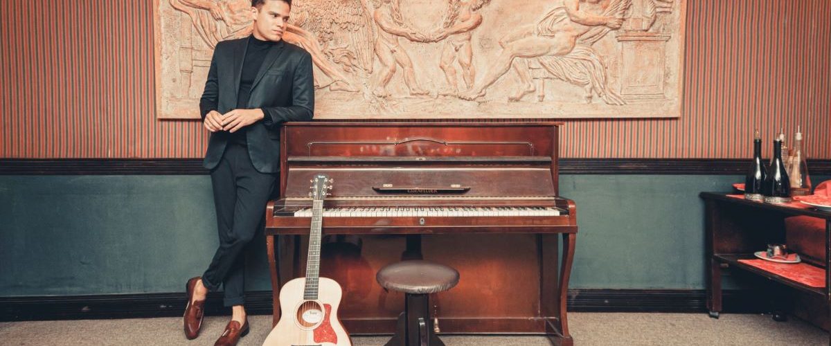 Show: Marcos Lessa faz tributo a Chico Buarque no Caravaggio Cucina&Vino