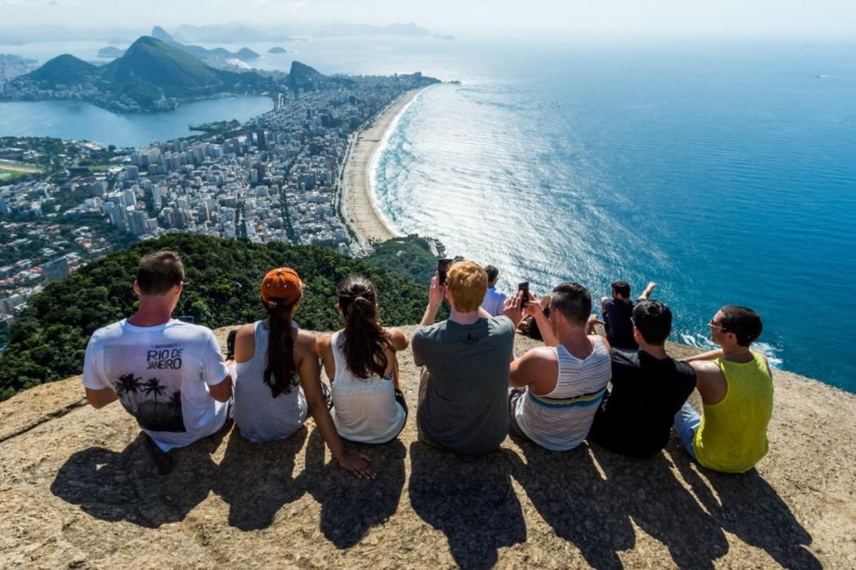 Estimativa: Feriados prolongados devem movimentar R$ 74,3 bilhões em 2023, maior volume desde 2018