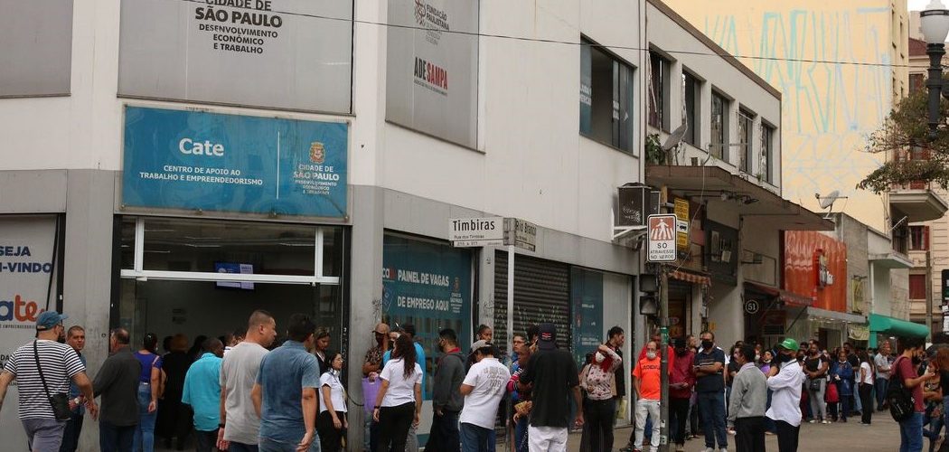 Economia: Indicador de tendência do emprego da FGV sobe 1,6 ponto em dezembro