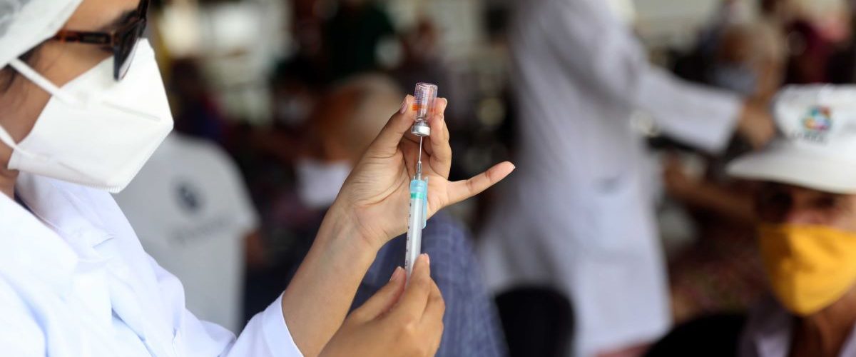 Saúde: Prefeitura de Fortaleza inicia aplicação da vacina bivalente contra a covid-19