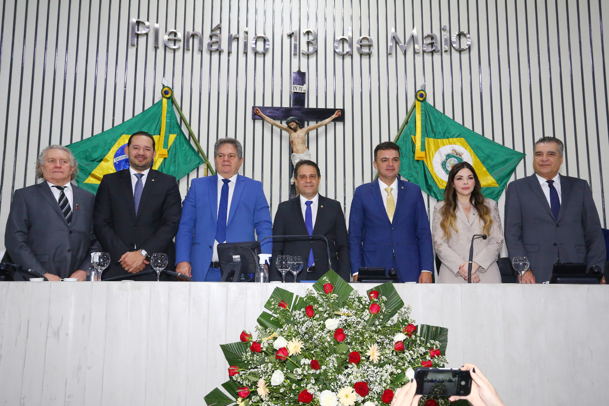 Mesa foi formada no Plenário 13 de Maio. | Foto: Júnior Pio