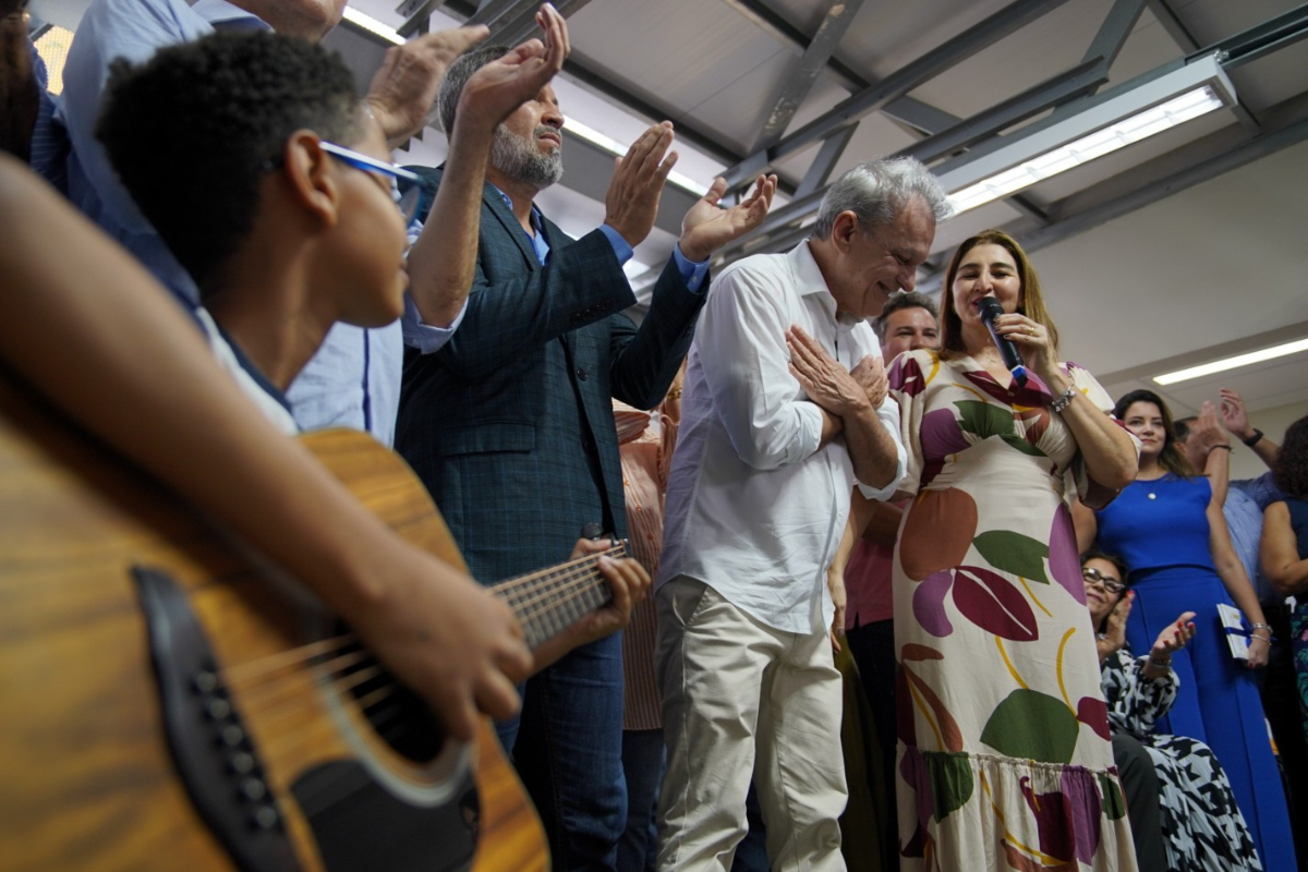 "Fortaleza vem trabalhando a educação de ponta a ponta, com novas creches para atender nossas crianças, e com uma atenção especial aos nossos professores”, destacou o prefeito José Sarto.| Foto: Daniel Calvet