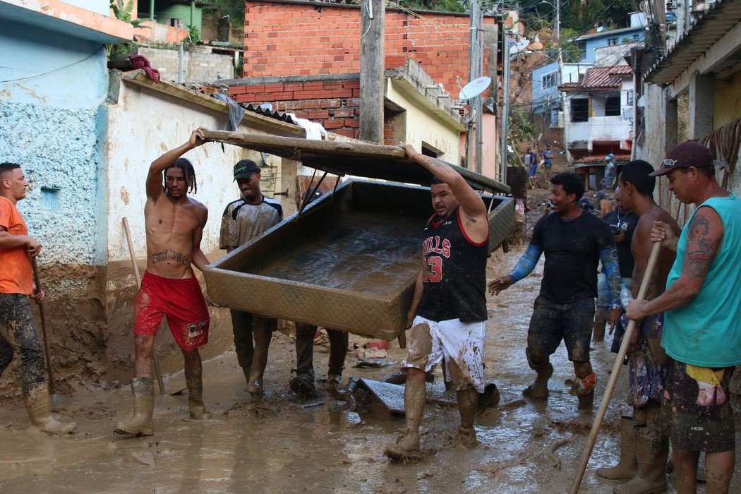 Alternativa: Moradias em Bertioga poderão abrigar famílias da tragédia, diz Alckmin