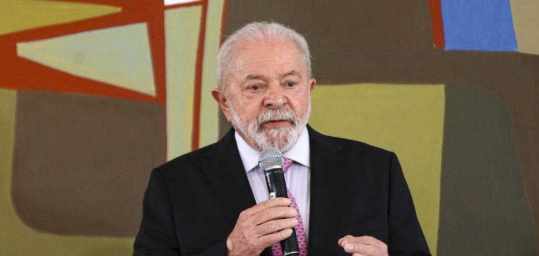 Política: Lula diz que democracia é o patrimônio mais precioso da população