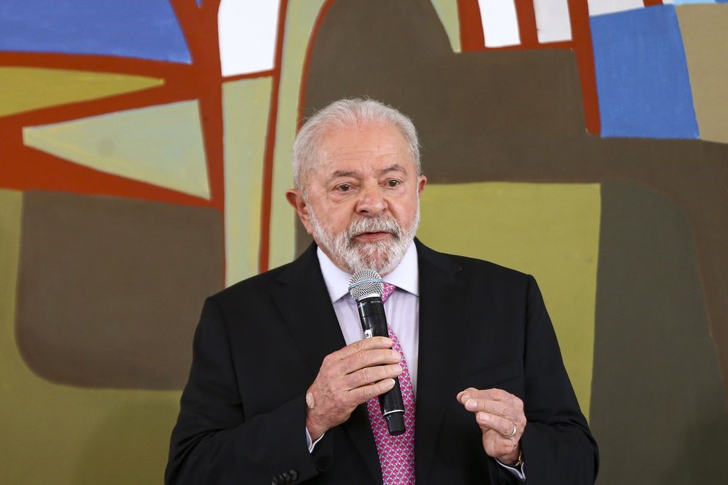 Política: Lula diz que democracia é o patrimônio mais precioso da população