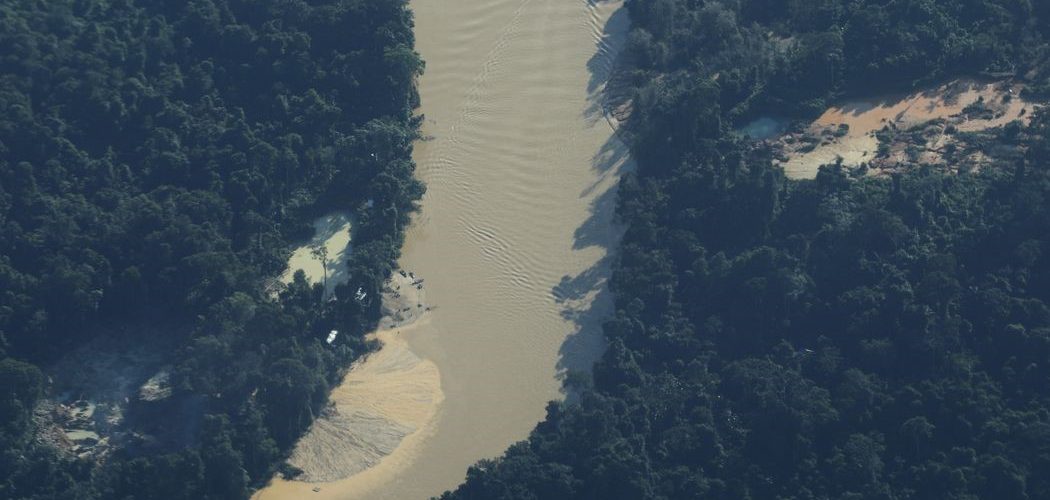 Atentado: Base federal em aldeia indígena é alvo de ataque de garimpeiros