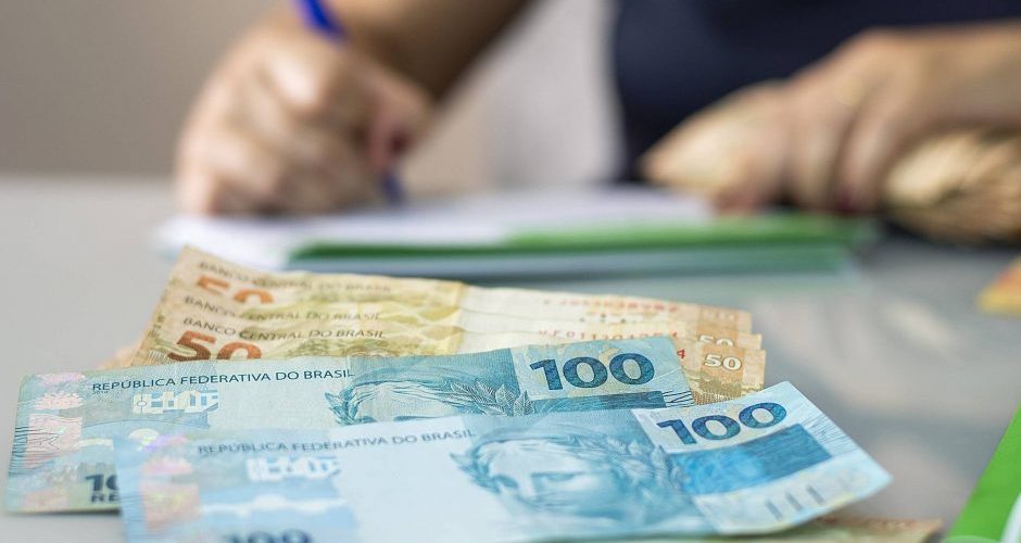 Finanças: Doutor em finanças ensina como colocar as contas em dia no início do ano