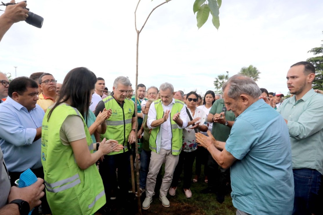 Meio Ambiente: Prefeitura de Fortaleza realiza o maior plantio simultâneo de mudas do Brasil