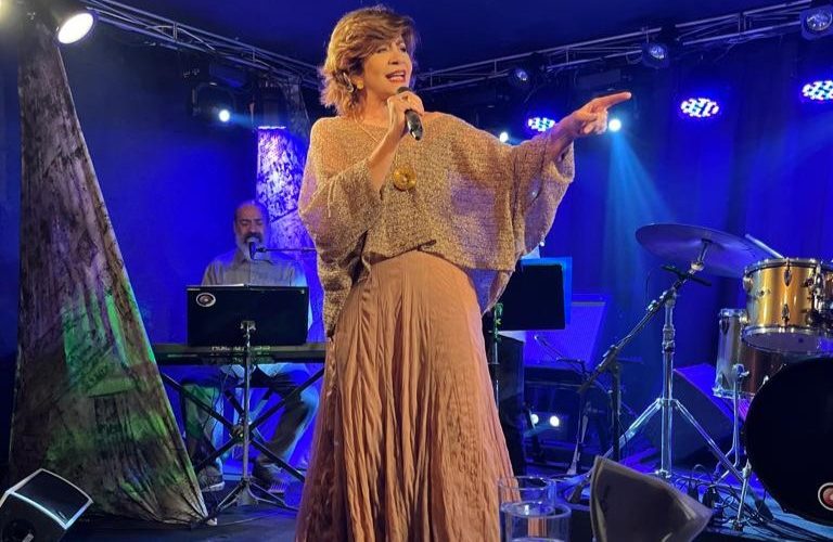 Espetáculo: Fortaleza e Sobral recebem o show “Sandra Pêra em Belchior”, acompanhado de banda