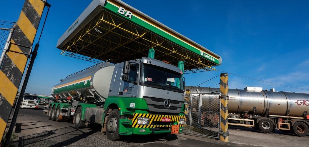 Economia: Petrobras reduz preço do diesel para as distribuidoras