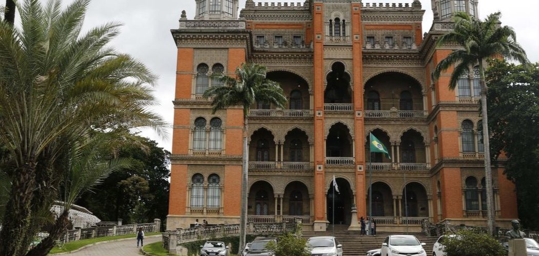 Saúde: Covid-19 causa aumento de síndrome respiratória grave em 7 estados