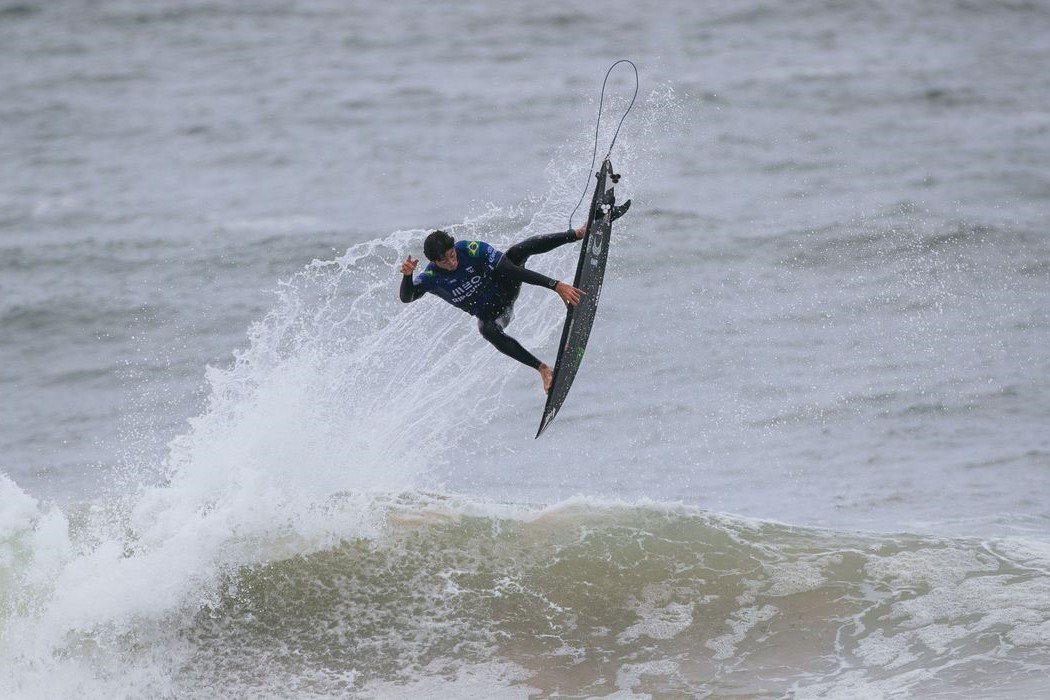 Mundial de surfe: Brasil avança com sete na etapa de Portugal