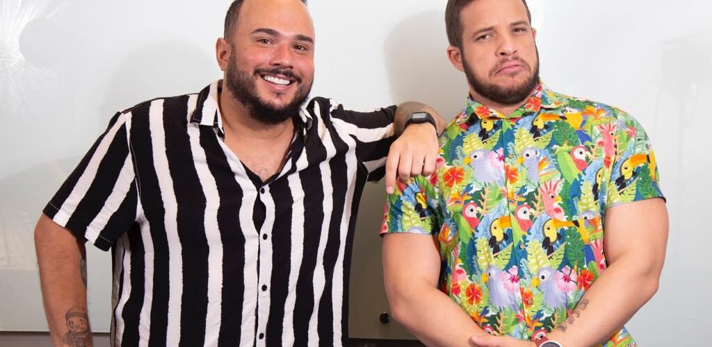 A dupla faz parte do grupo de comédia Nordestando Show, que reúne humoristas apaixonados pelo Nordeste, e do podcast Nordestando TV, onde comandam o programa No Olho da Goiaba