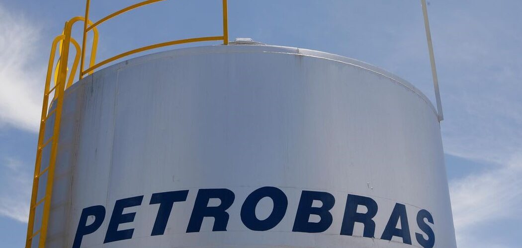 Economia: Petrobras reduz preço do diesel para distribuidoras