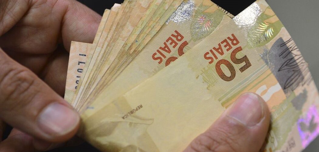 Economia: Lula assinará MP do salário mínimo de R$ 1.320 até 1º de maio