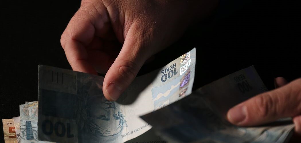 Economia: Renda comprometida com dívidas é a menor desde antes da pandemia