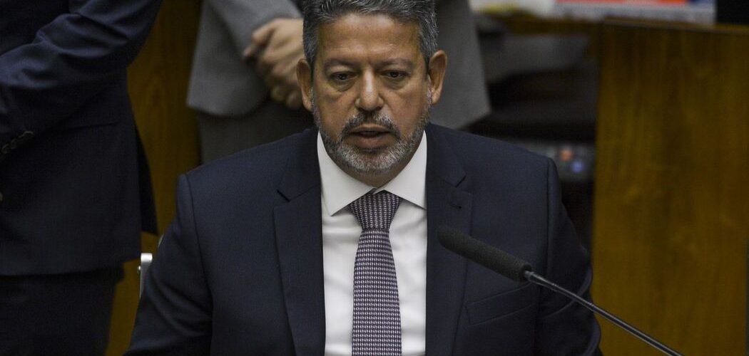 Política: Câmara aprova regime de urgência para votação do PL das fake news