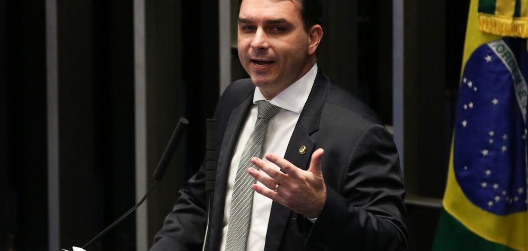 Justiça: TSE multa Flávio Bolsonaro em R$ 5 mil por fake news contra Lula