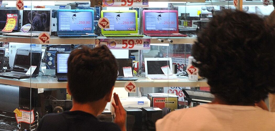 CNC: Intenção de consumo das famílias cresce 2,4% de abril para maio