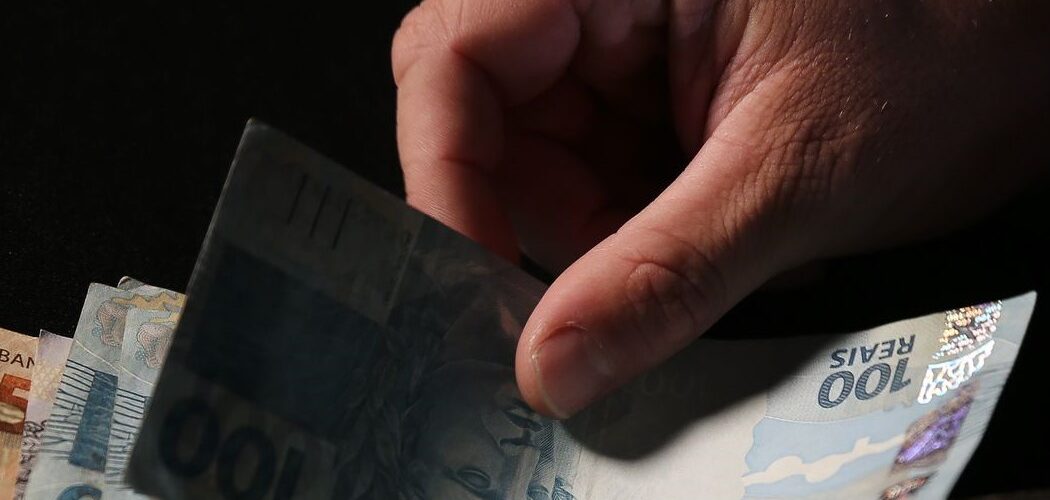 Economia: Governo antecipa para maio o pagamento do 13º de beneficiários do INSS