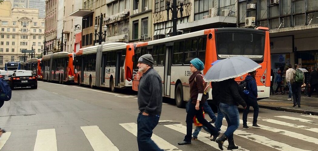 Transporte: Dez anos após protestos, prefeitura de SP estuda adoção de passe livre