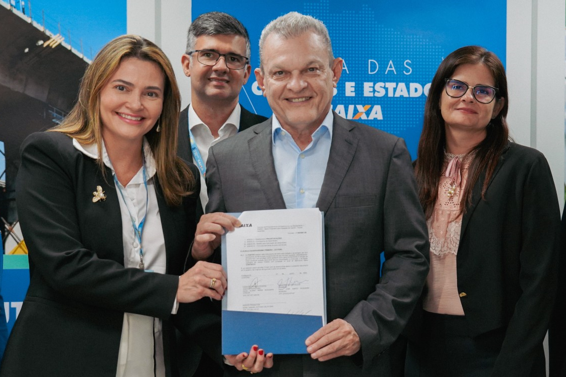 Fortaleza: Prefeito José Sarto assina contrato de R$ 250 milhões para obras de infraestrutura, saúde e esporte