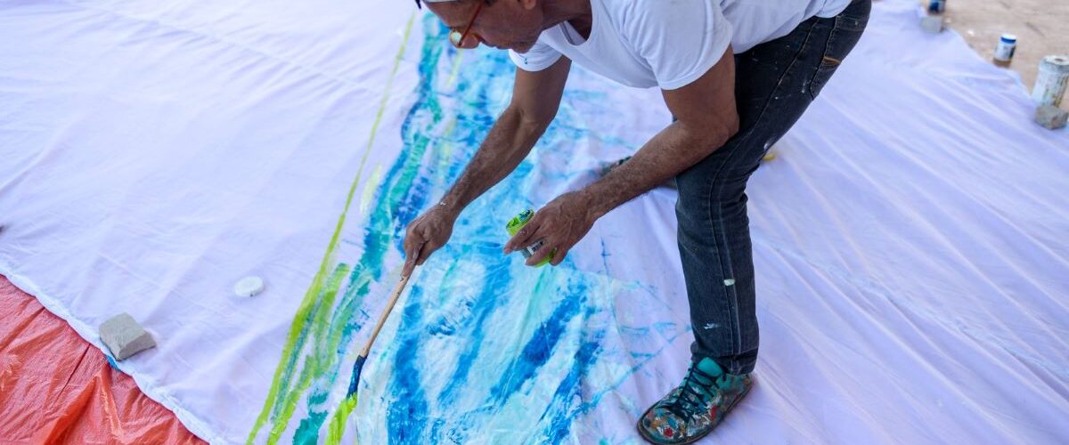 Cultura: Artistas se reúnem para dar início a pintura das velas que abrem o Encontro Sesc Povos do Mar