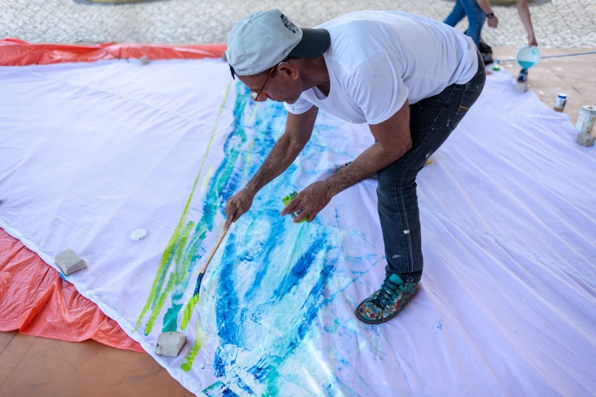 Cultura: Artistas se reúnem para dar início a pintura das velas que abrem o Encontro Sesc Povos do Mar