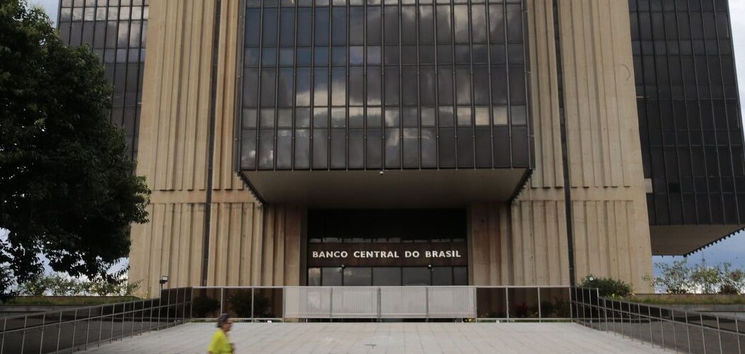  Economia: Atividade econômica tem alta de 0,56% em abril, informa BC