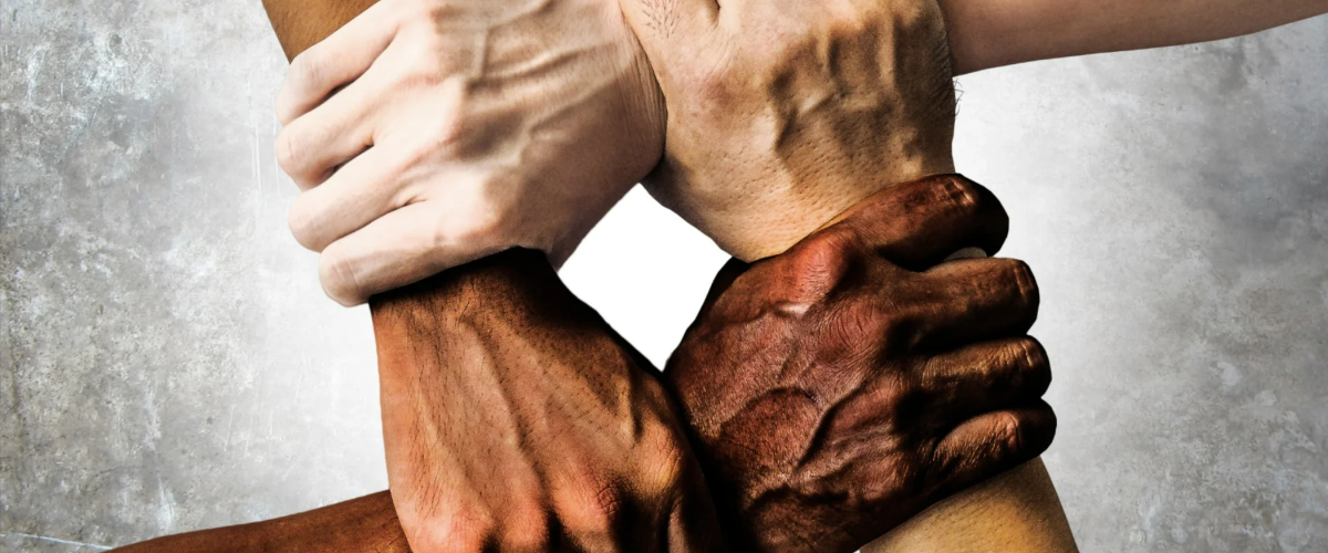 Não ao Racismo: Justiça determina bloqueio de redes sociais de acusadas de racismo