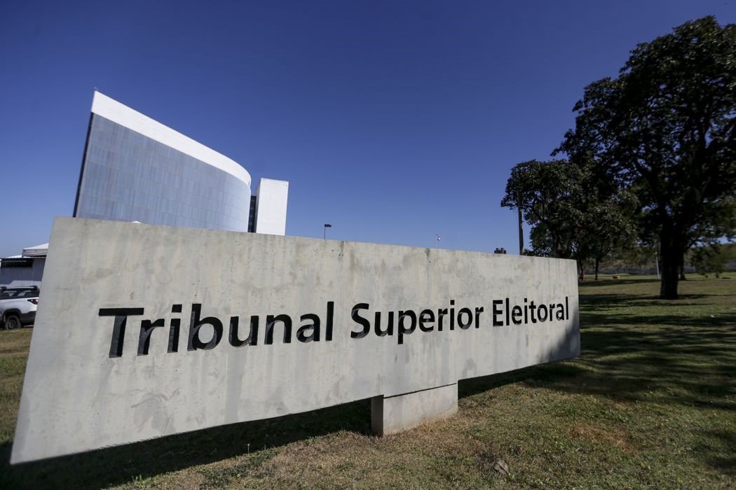 Justiça: TSE retoma julgamento que pode levar à inelegibilidade de Bolsonaro