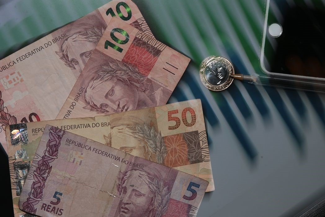 Economia: Agência de classificação de risco eleva nota de crédito do Brasil