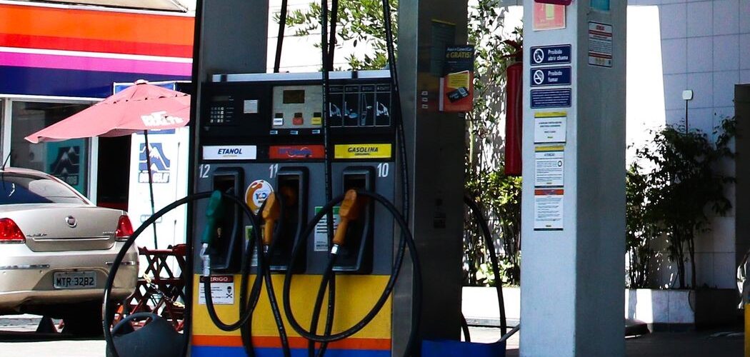 Economia: Petrobras reduz preços da gasolina em 5,3% e do GLP em 3,9%