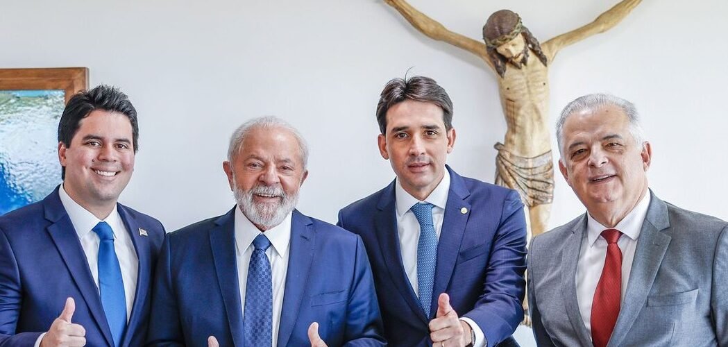 Política: Lula dá posse a três ministros e cria ministério para pequena empresa