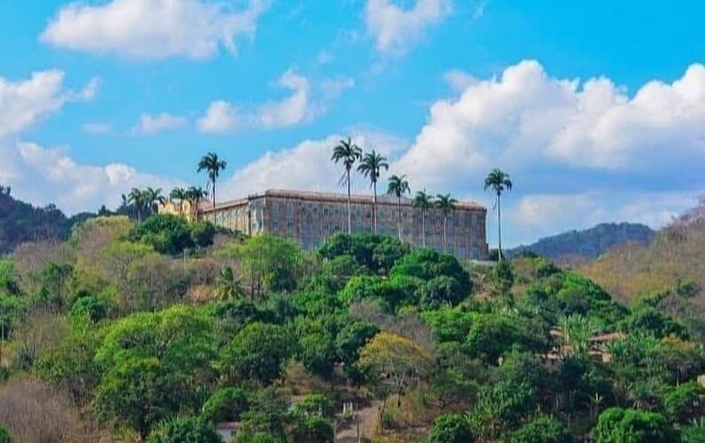 Social: Mosteiro dos Jesuítas celebra dia de Nossa Senhora Aparecida com ação social para crianças