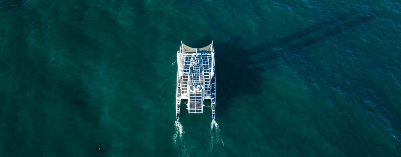 Energy Observer, o primeiro navio movido a hidrogênio verde, chega ao Brasil em novembro