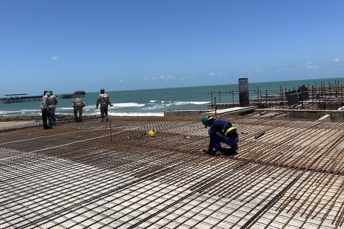 Reconstrução da Ponte dos Ingleses tem obras iniciadas com a instalação de novo piso em concreto