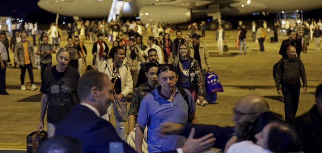 Guerra: Chega a Brasília primeiro avião trazendo brasileiros de Israel