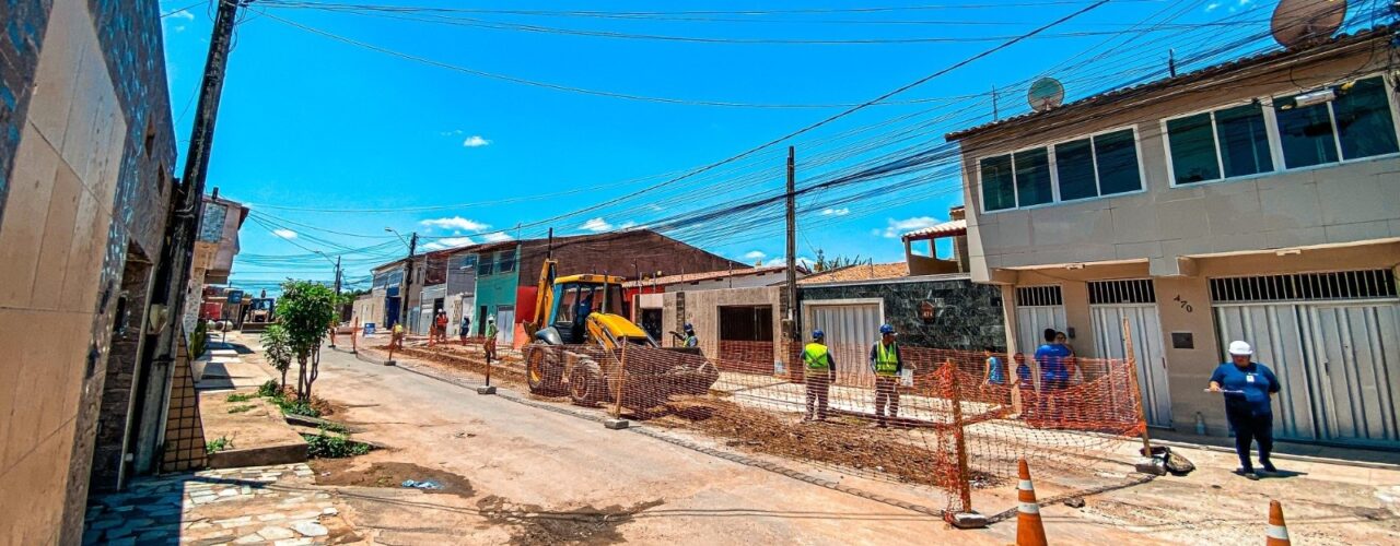 Moradores do Mondubim recebem rede de esgoto após 40 anos utilizando fossa séptica